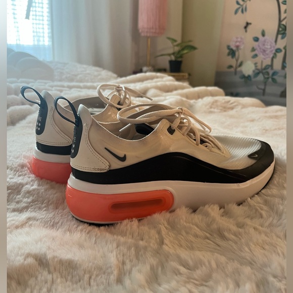 Womens Nike Air Max Sneakers Size 9 - Picture 2 of 14